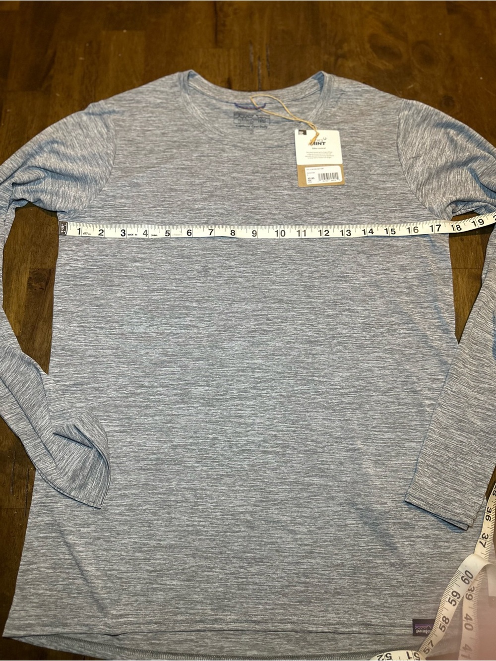 Patagonia Women’s cool daily long-Sleeve Crew Tee - Light Heather Gray - Picture 4 of 5